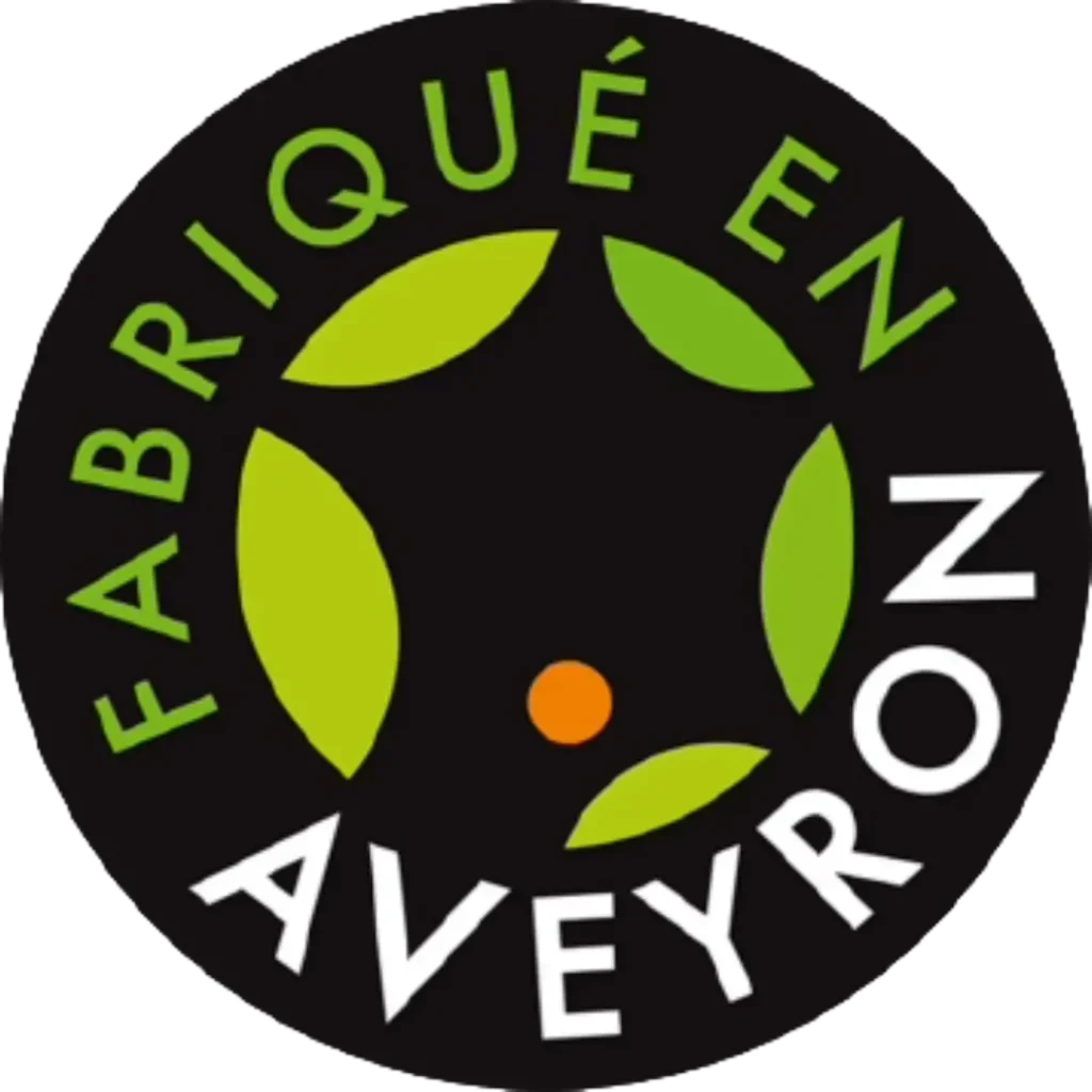 Fabriqué en Aveyron – Engagement local MALIGE Label Fabriqué en Aveyron valorisant une production artisanale locale issue de la filière ovine du sud-Aveyron.